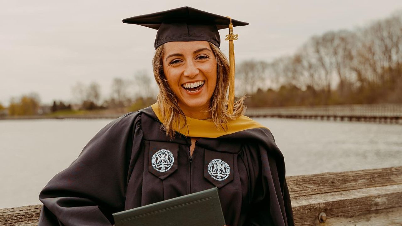 Image of Hollie Mincone: Crafting Custom Solutions in Prosthetics and Orthotics